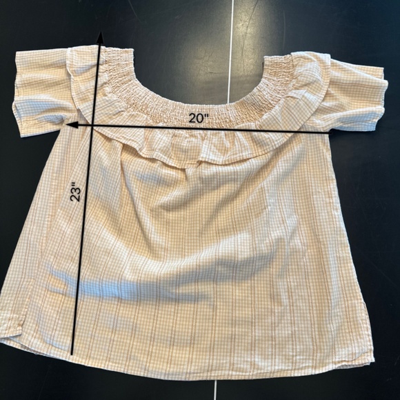 Doe & Rae Short sleeved ruffled off‎ the should top-Size L - Picture 7 of 7